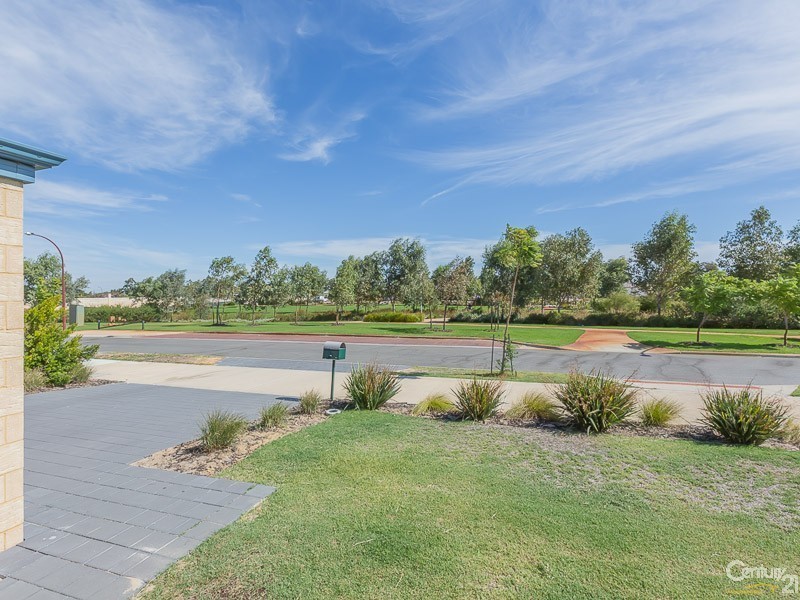 61 Barnevelder Bend, Southern River WA 6110