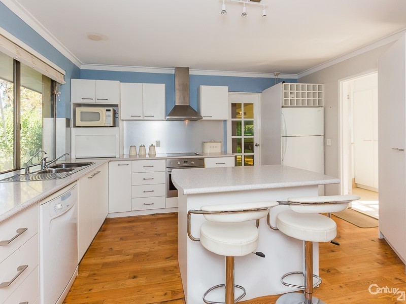 13 Kurrajong Street, Roleystone WA 6111