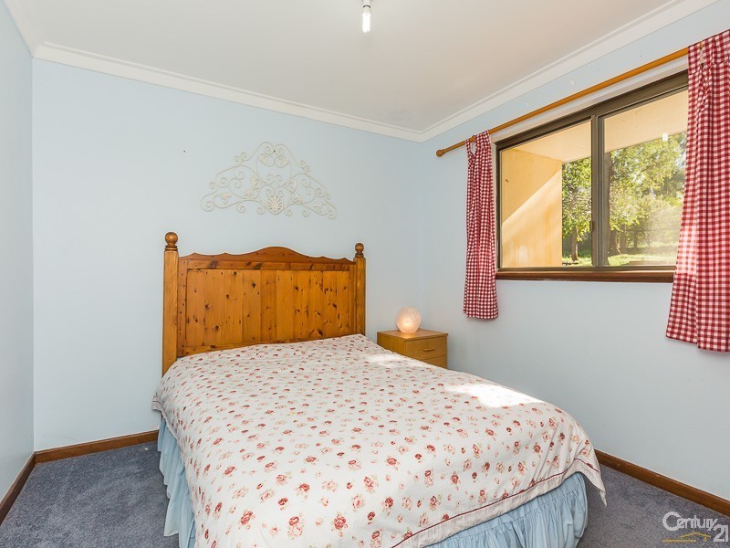 13 Kurrajong Street, Roleystone WA 6111