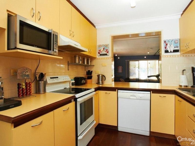 11 Lorenzo Street, Thornlie WA 6108