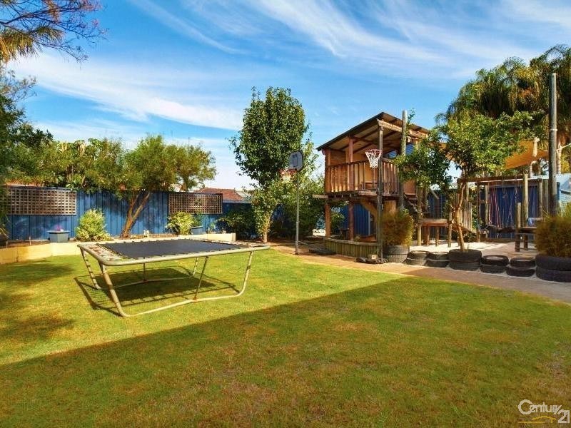 11 Lorenzo Street, Thornlie WA 6108