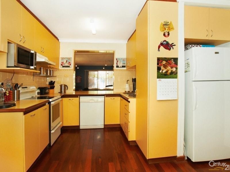 11 Lorenzo Street, Thornlie WA 6108