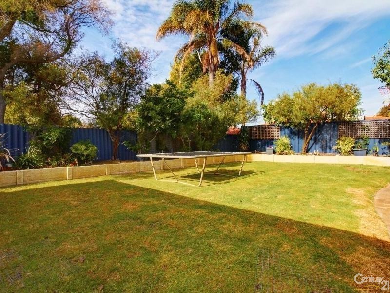 11 Lorenzo Street, Thornlie WA 6108