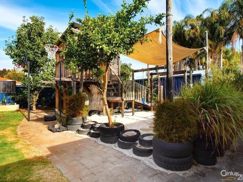 11 Lorenzo Street, Thornlie WA 6108