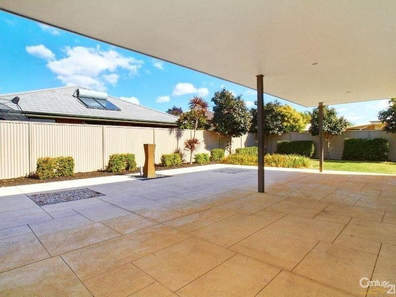 16 Boardwalk Boulevard, Southern River WA 6110