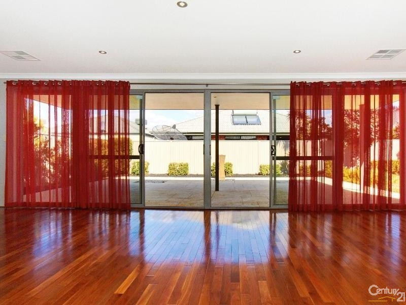 16 Boardwalk Boulevard, Southern River WA 6110