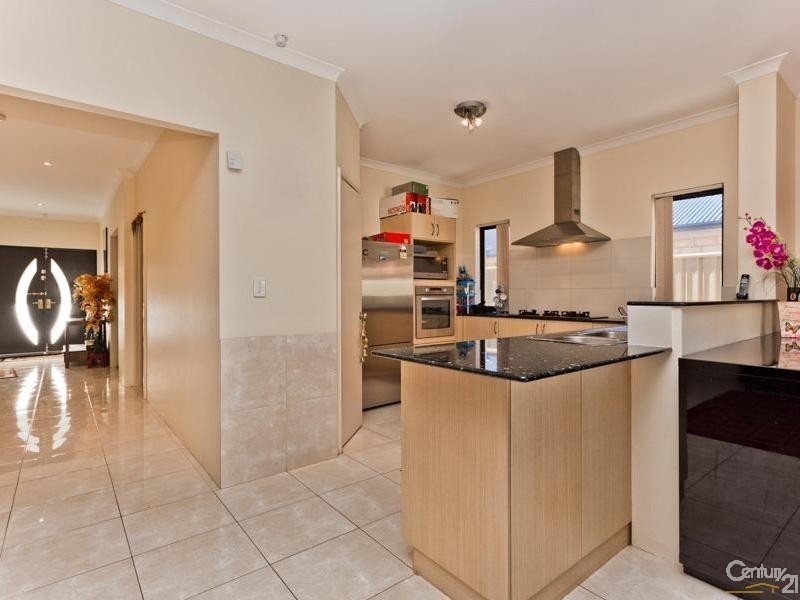 28 Claridge Circle, Thornlie WA 6108