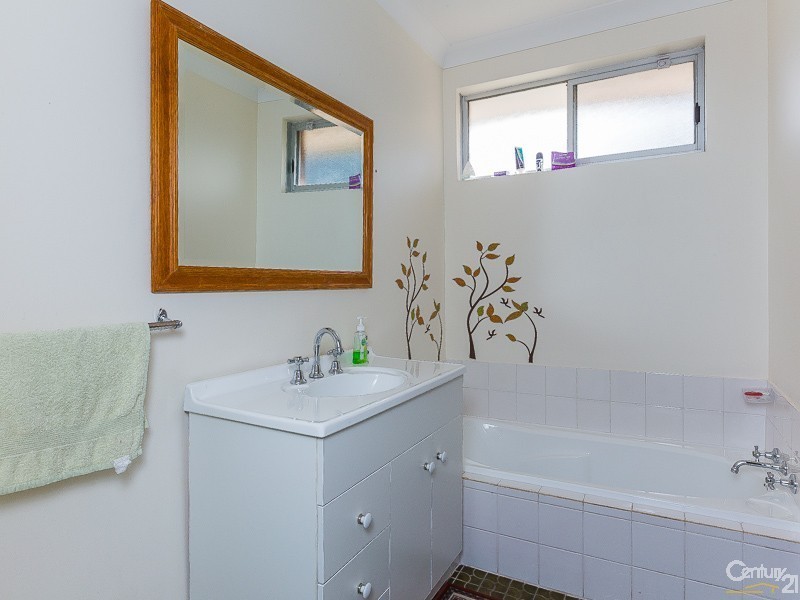 2 Barson Court, Thornlie WA 6108