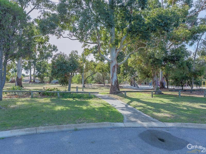 2 Barson Court, Thornlie WA 6108