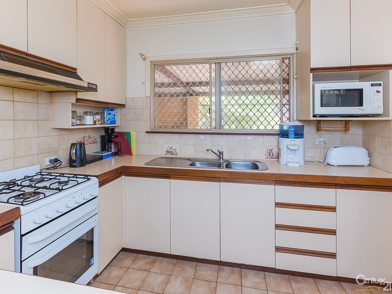 13 Coops Avenue, Thornlie WA 6108
