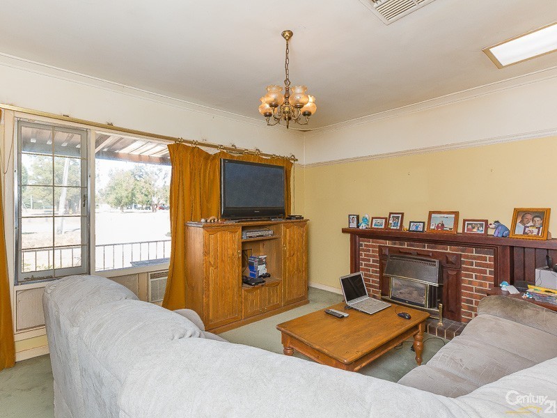 13 Coops Avenue, Thornlie WA 6108