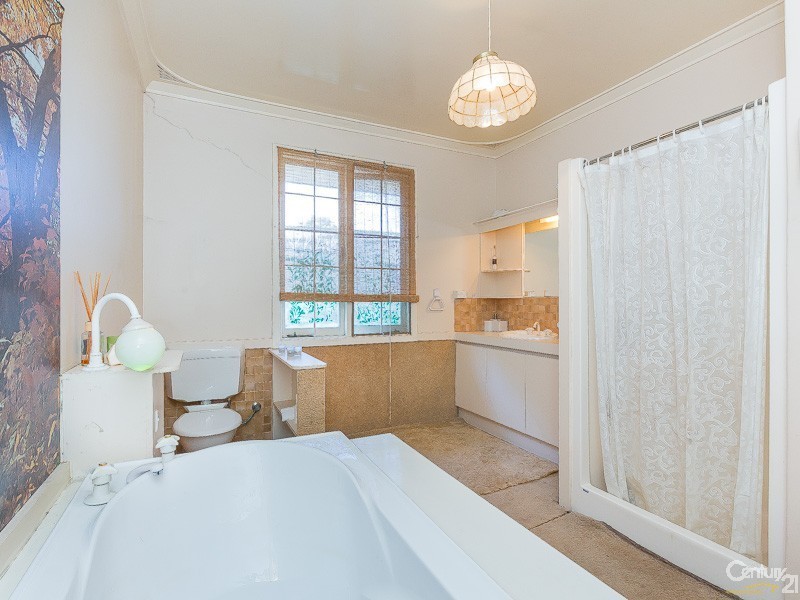 13 Coops Avenue, Thornlie WA 6108