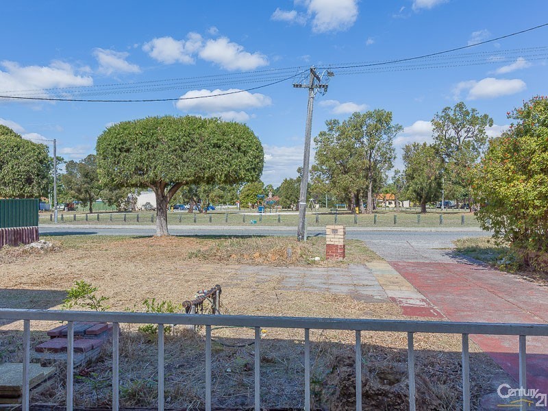 13 Coops Avenue, Thornlie WA 6108