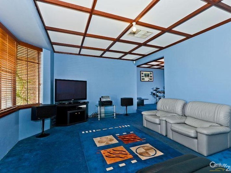80 Regal Drive, Thornlie WA 6108