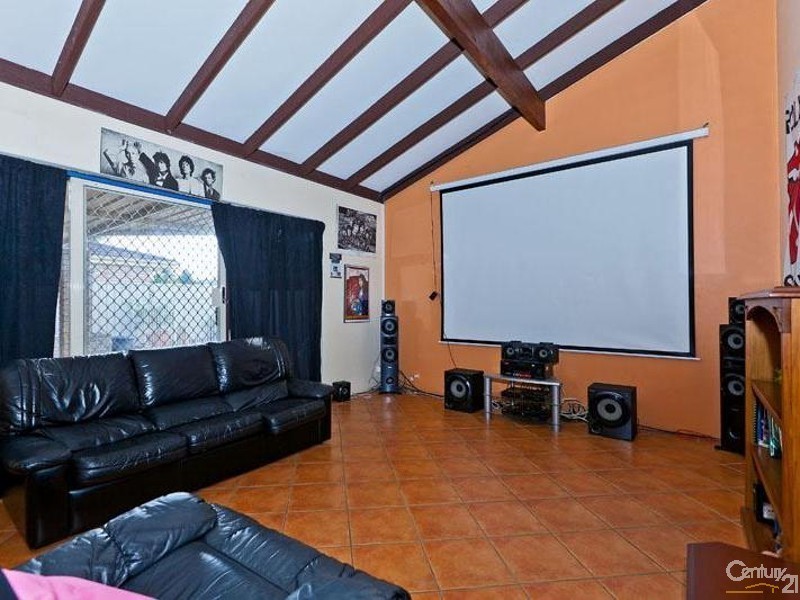 80 Regal Drive, Thornlie WA 6108