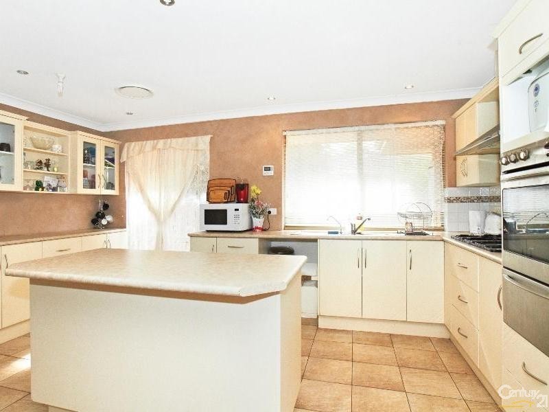 10 Seville Drive, Seville Grove WA 6112