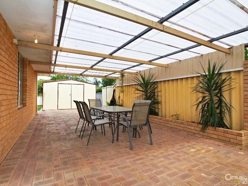 10 Seville Drive, Seville Grove WA 6112