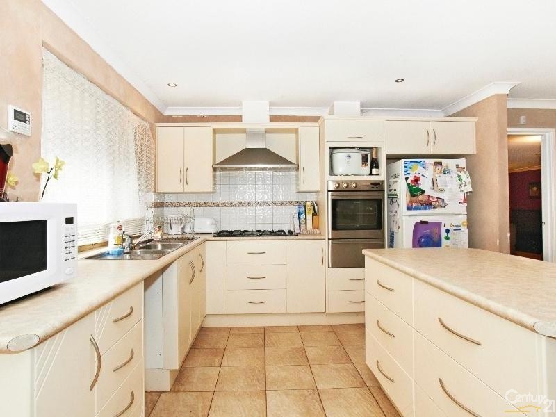 10 Seville Drive, Seville Grove WA 6112