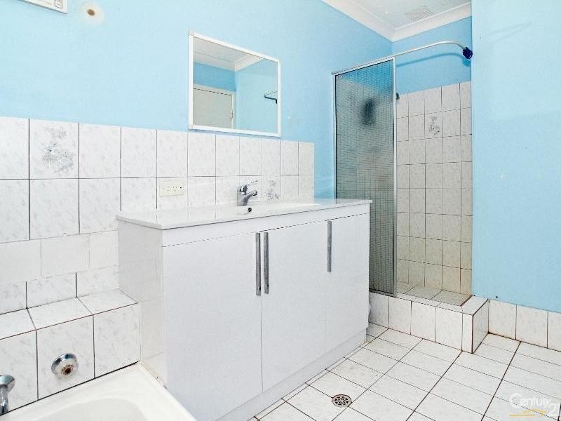 10 Seville Drive, Seville Grove WA 6112