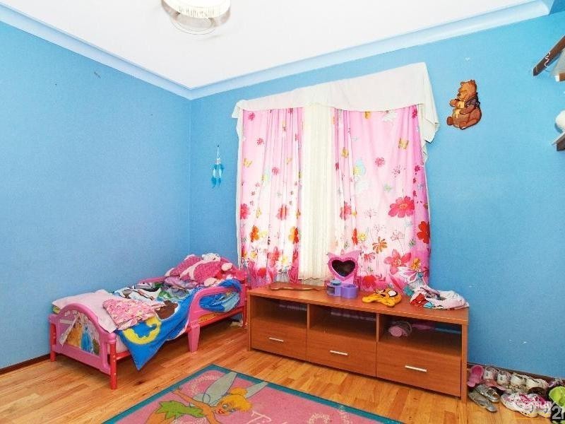 10 Seville Drive, Seville Grove WA 6112