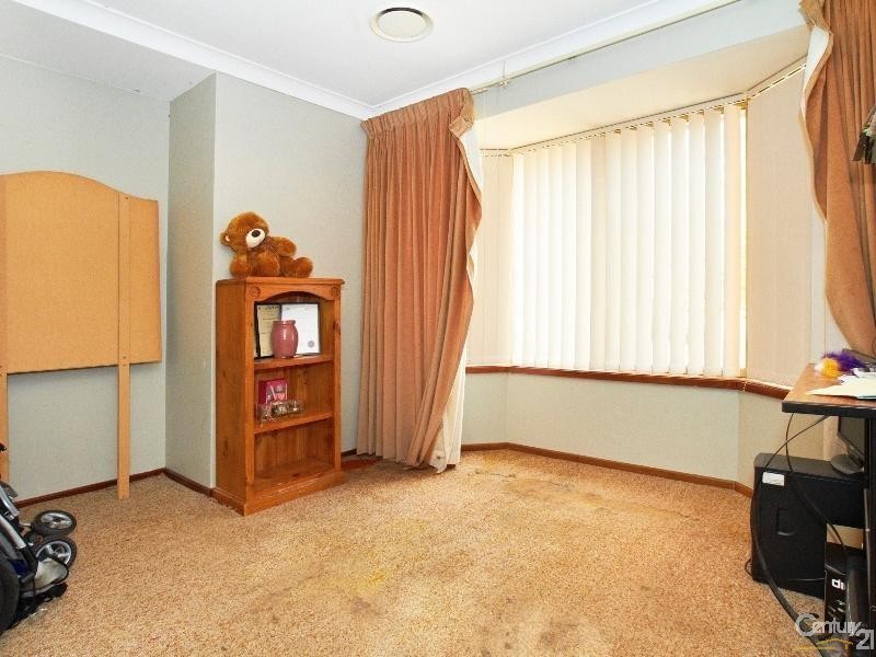 10 Seville Drive, Seville Grove WA 6112