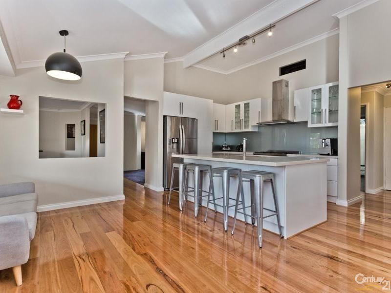 4 Gledhill Way, Leeming WA 6149