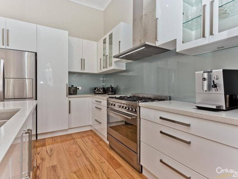 4 Gledhill Way, Leeming WA 6149