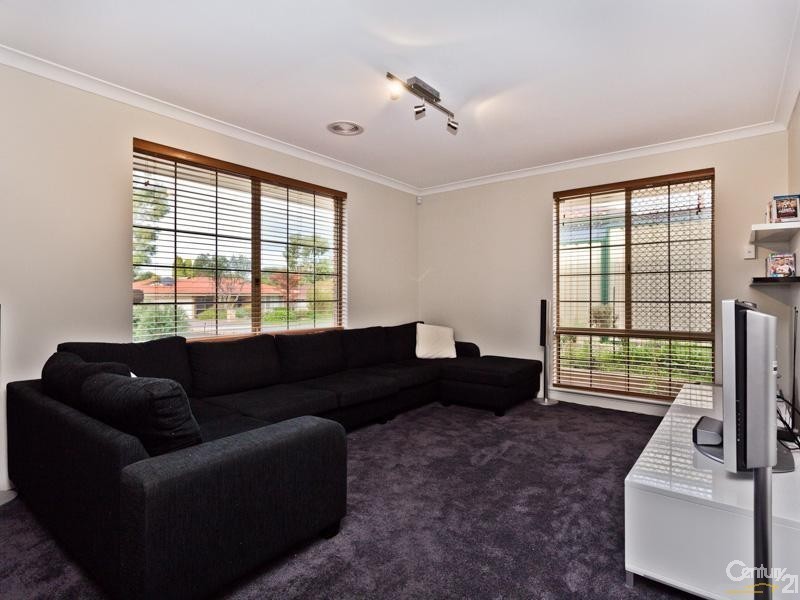 4 Gledhill Way, Leeming WA 6149