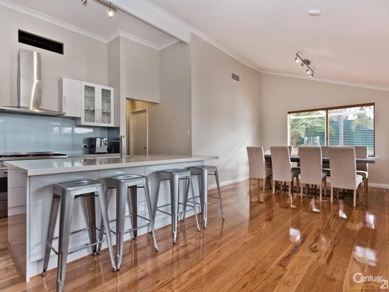 4 Gledhill Way, Leeming WA 6149