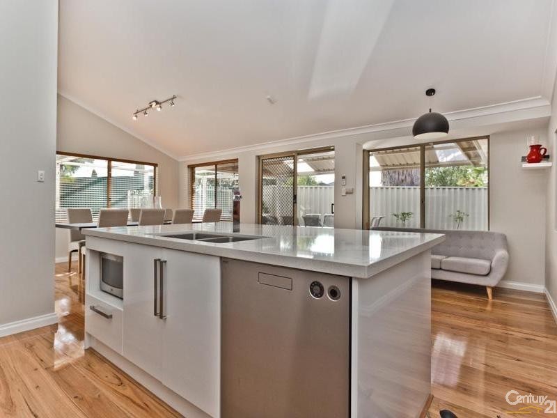 4 Gledhill Way, Leeming WA 6149
