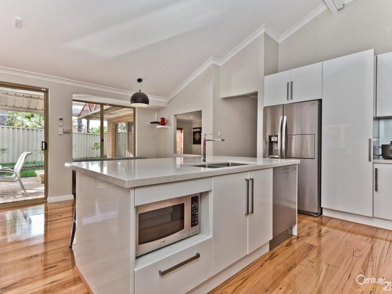 4 Gledhill Way, Leeming WA 6149