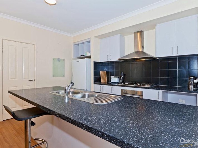 74 St Catharines Promenade, Champion Lakes WA 6111