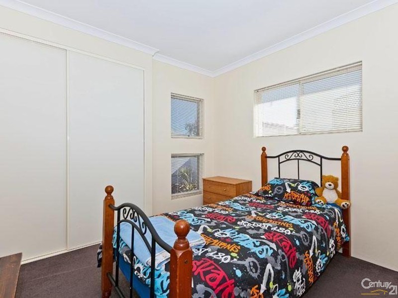 74 St Catharines Promenade, Champion Lakes WA 6111