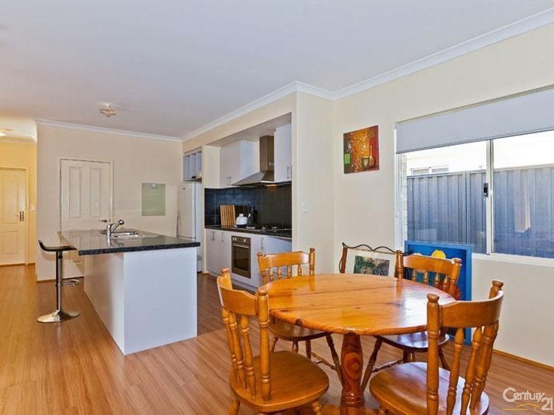 74 St Catharines Promenade, Champion Lakes WA 6111