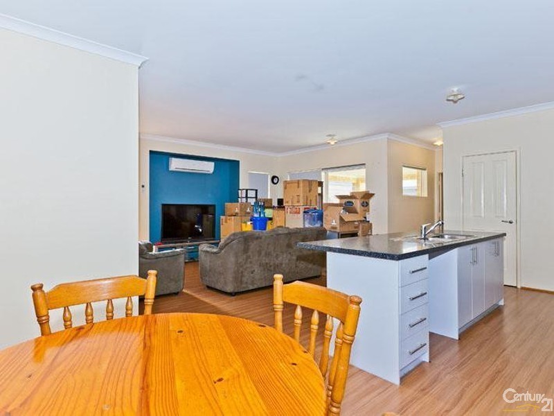 74 St Catharines Promenade, Champion Lakes WA 6111