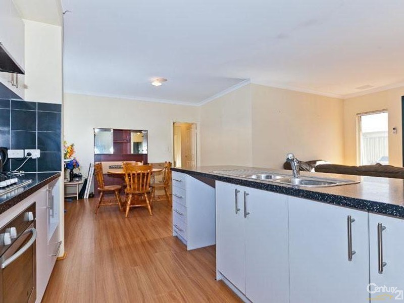 74 St Catharines Promenade, Champion Lakes WA 6111