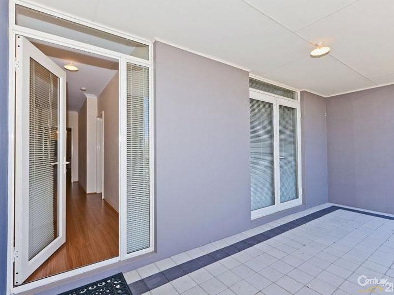 74 St Catharines Promenade, Champion Lakes WA 6111