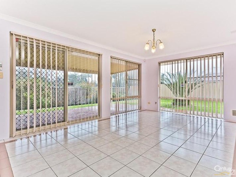 2 Rosebud Close, Huntingdale WA 6110