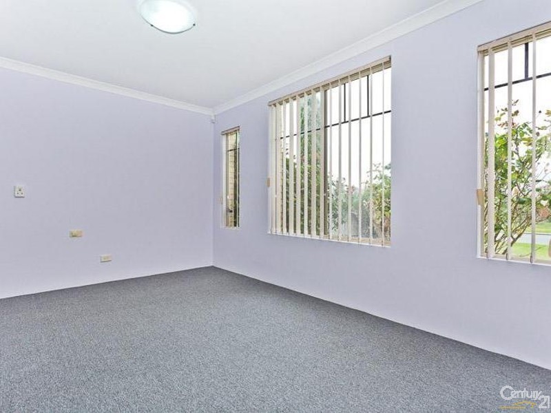 2 Rosebud Close, Huntingdale WA 6110