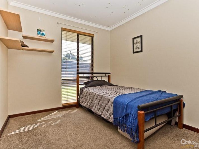 10 Fairset Street, Thornlie WA 6108