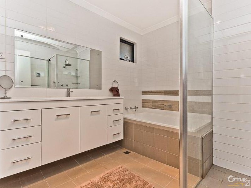 10 Fairset Street, Thornlie WA 6108