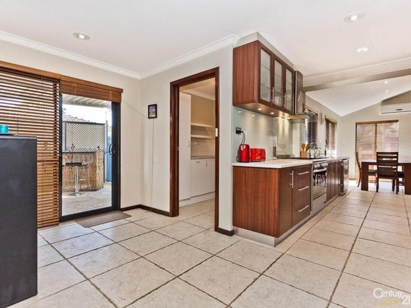 10 Fairset Street, Thornlie WA 6108