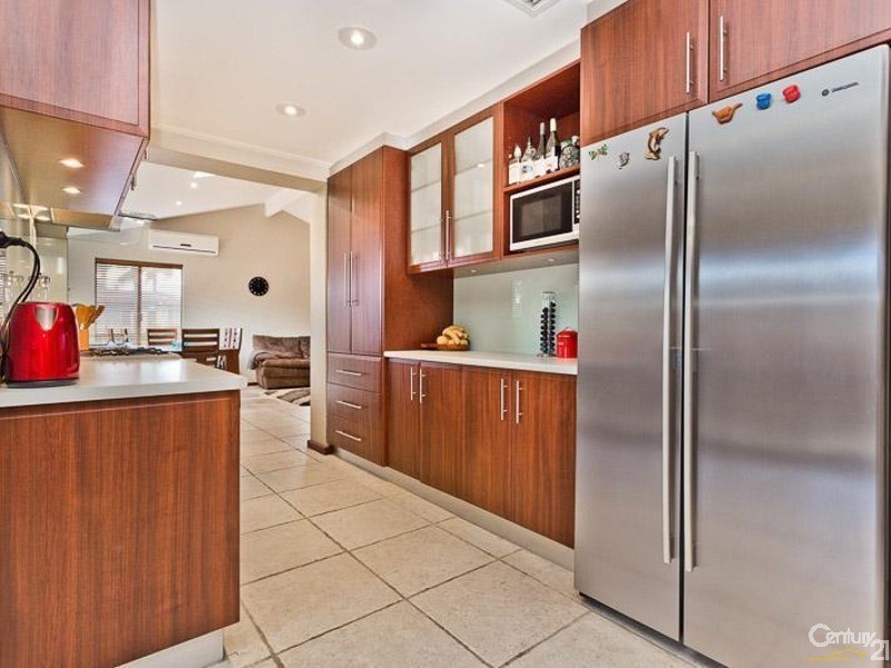 10 Fairset Street, Thornlie WA 6108