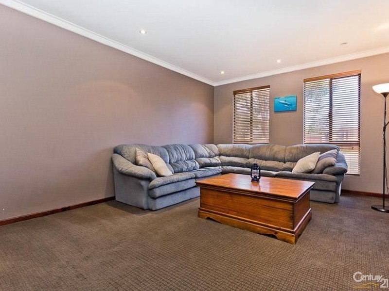 10 Fairset Street, Thornlie WA 6108