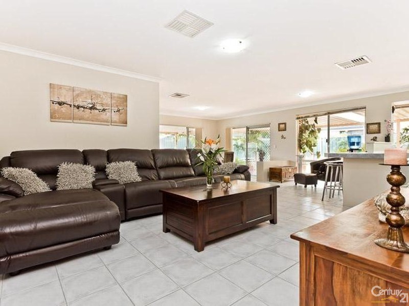 4 Cardiff Loop, Huntingdale WA 6110