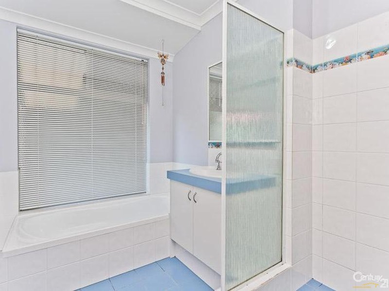 4 Cardiff Loop, Huntingdale WA 6110