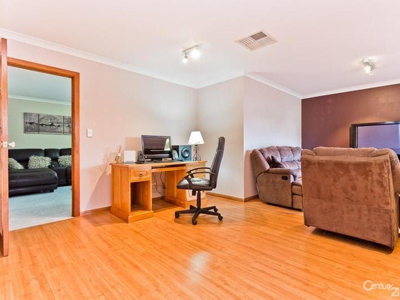 4 Cardiff Loop, Huntingdale WA 6110