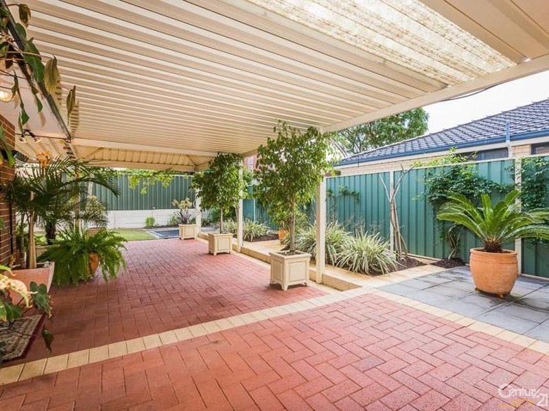 4 Cardiff Loop, Huntingdale WA 6110