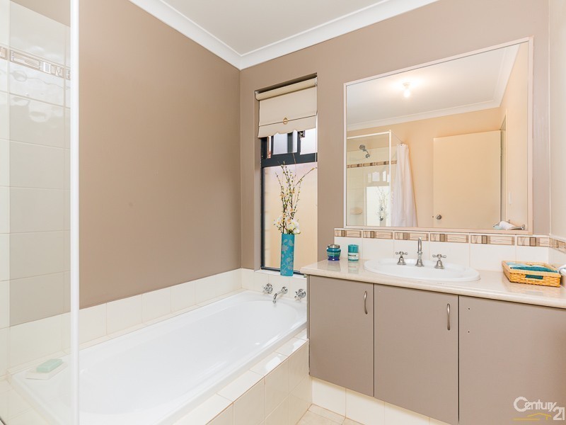 5 Wiltshire Avenue, Thornlie WA 6108