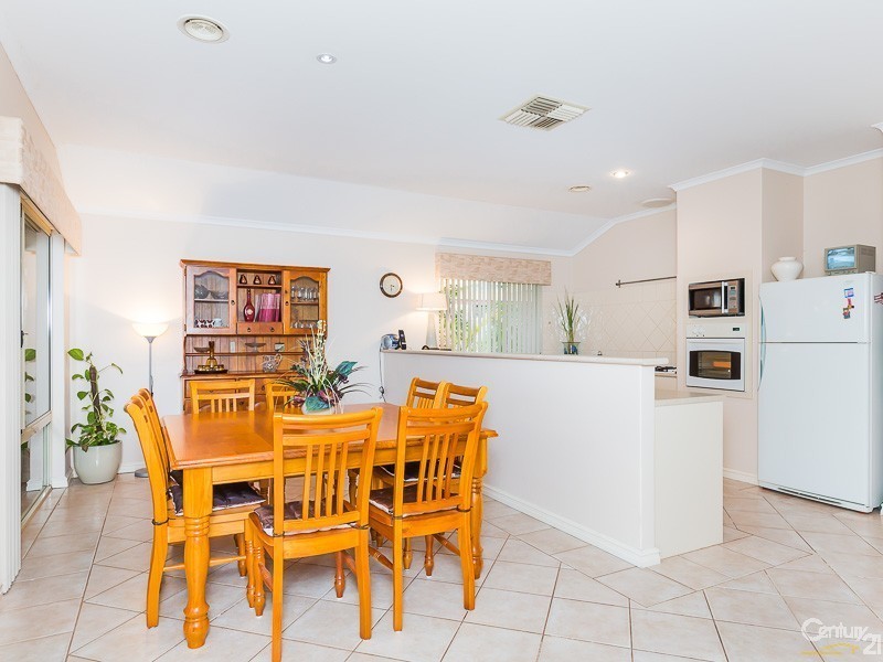 18 Capensia Way, Canning Vale WA 6155